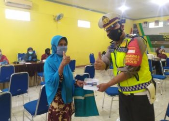 Kejar Target Vaksinasi AKP Cevi Berikan Kupon Undian Vaksinasi yang di Adakan Polresta Bandung Polda Jabar